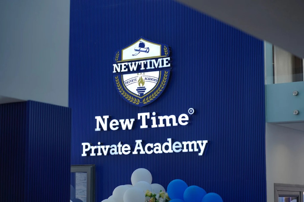 New Time Private Academy — enseigne du campus
